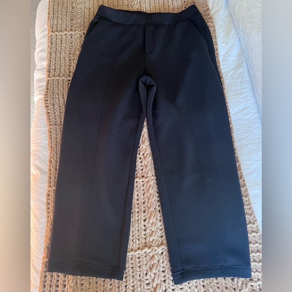 Old Navy Black High-Waisted
Bounce Fleece Trouser Sweatpants
Large New w/o tags